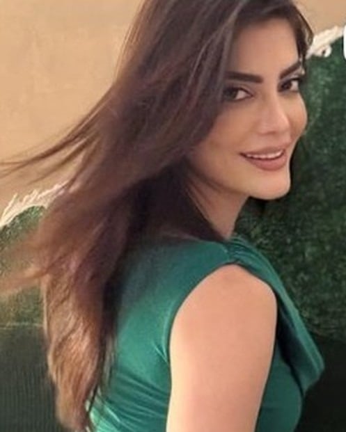 آريا كايا في مرسمها